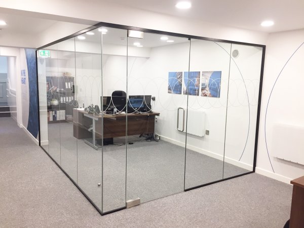 Frameless Single Glazed Glass Partitions
