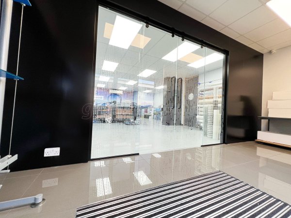 Frameless Single Glazed Glass Partitions