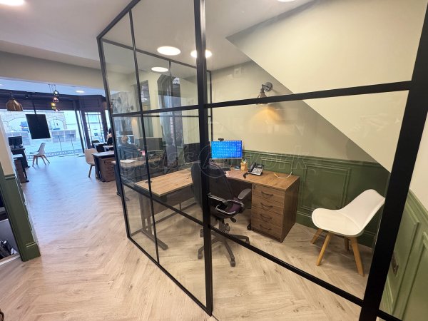 SmartLet Derbyshire (Matlock, Derbyshire): T-Bar Aluminium Black Framed Glass Corner Room