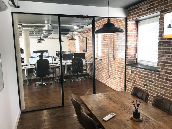 Frameless Single Glazed Glass Partitions