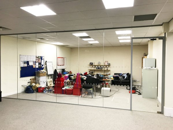 Hope City Church (Hereford, Herefordshire): Acoustic Glass Wall And Door [with soundproofing]