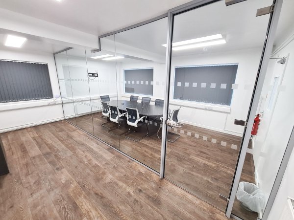 Frameless Single Glazed Glass Partitions