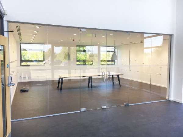 Frameless Single Glazed Glass Partitions
