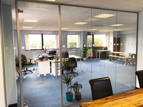Frameless Single Glazed Glass Partitions