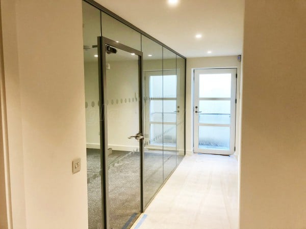 30/00 Fire Rated Frameless Glass Partitioning