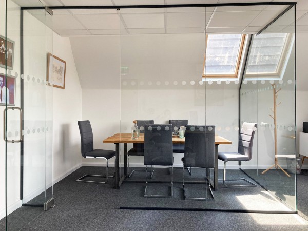 3D Solicitors (Crumpsall, Manchester): Frameless Glass Corner Office