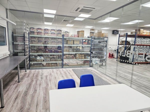 Assembly Room (Milton Keynes, Buckinghamshire): Double Glazed Acoustic Glass Corner Room