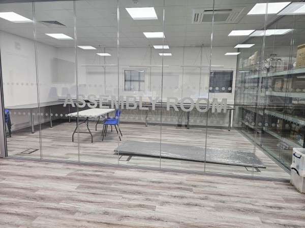 Assembly Room (Milton Keynes, Buckinghamshire): Double Glazed Acoustic Glass Corner Room