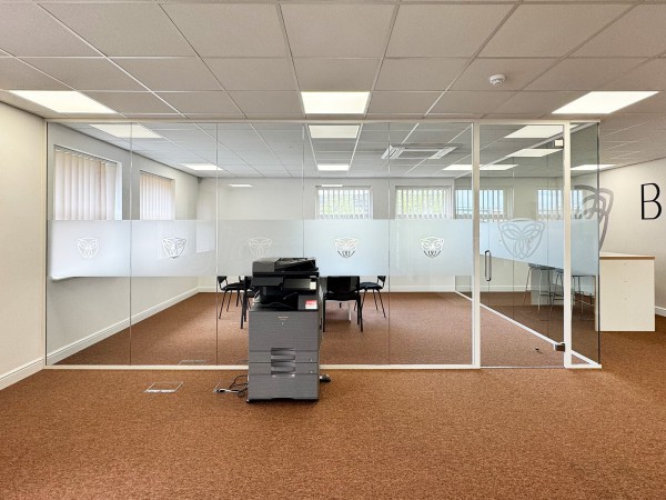 Bear Business Finance (Peterborough, Cambridgeshire): Frameless Glass Corner Office