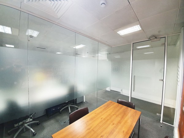 Build 2 Design (St. Pancras, London): Glass Corner Office