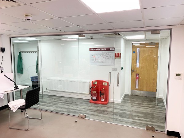 CN Projects (Dunstable, Bedfordshire): Toughened Glass Office Screen With Frameless Glazed Double Doors