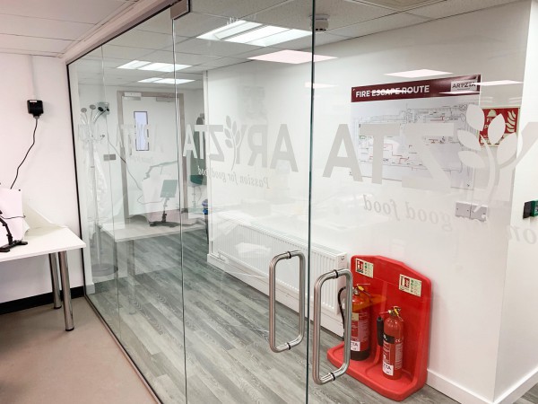 CN Projects (Dunstable, Bedfordshire): Toughened Glass Office Screen With Frameless Glazed Double Doors