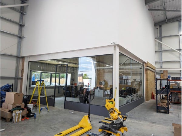 Carbon Rewind (Watford, Hertfordshire): Warehouse Glass Corner Office