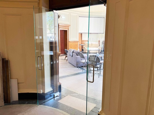 Creation Destination UK (Kilmarnock, East Ayrshire): Double-Acting Frameless Double Doors