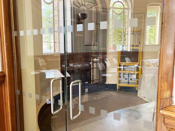 Creation Destination UK (Kilmarnock, East Ayrshire): Double-Acting Frameless Double Doors