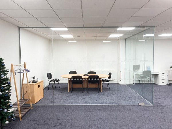 Crestlink Limited (Glasgow, Scotland): Frameless Glass Corner Office