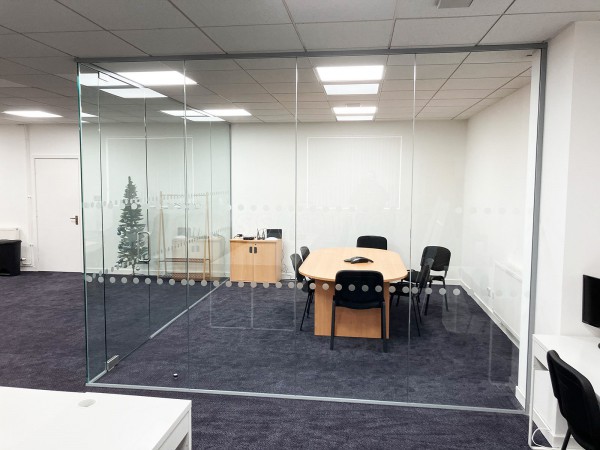 Crestlink Limited (Glasgow, Scotland): Frameless Glass Corner Office
