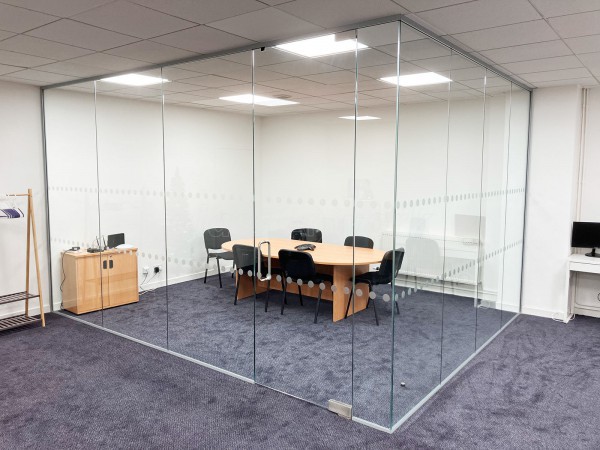 Crestlink Limited (Glasgow, Scotland): Frameless Glass Corner Office