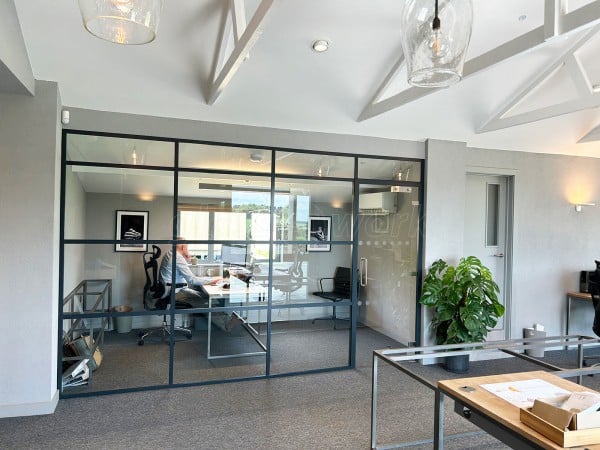 Dover Design (Stockbridge, Hampshire): T-Bar Office Partition With Black Metal Bands