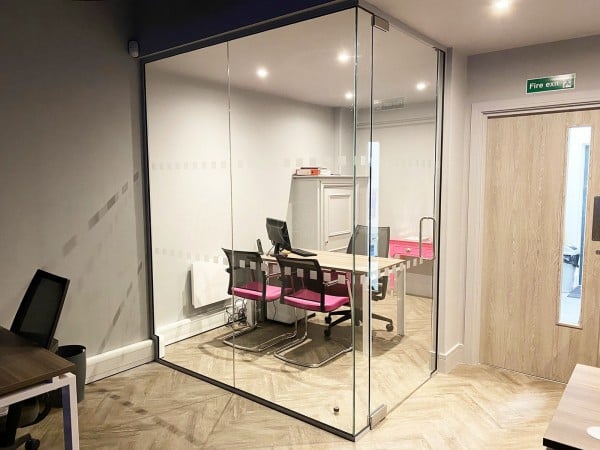 Duncan Yeardley Estate Agents (Sunninghill, Berkshire): Toughened Glass Corner Room