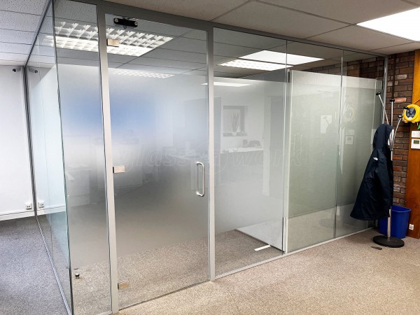 EMH Technology (Hitchin, Hertfordshire): Frameless Glass Corner Quiet Room