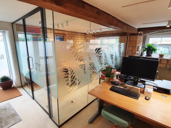 Fern (Moreton-in-Marsh, Gloucestershire): Acoustic Glass Office Meeting Room With Film Manifestation