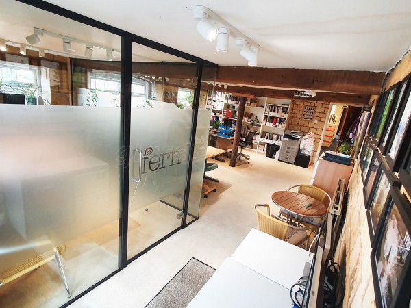 Fern (Moreton-in-Marsh, Gloucestershire): Acoustic Glass Office Meeting Room With Film Manifestation