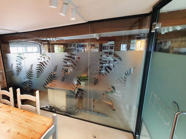 Fern (Moreton-in-Marsh, Gloucestershire): Acoustic Glass Office Meeting Room With Film Manifestation
