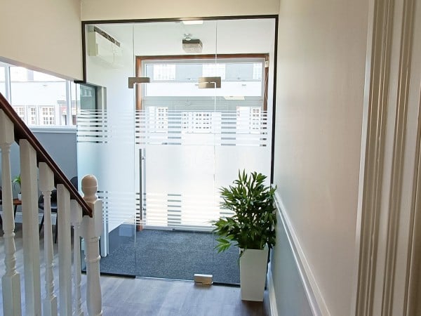 Hetts Solicitors (Scunthorpe, North Lincolnshire): Frameless Glass Vestibule