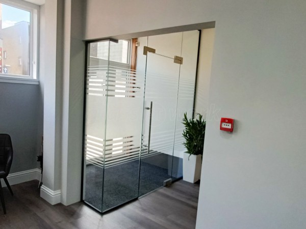 Hetts Solicitors (Scunthorpe, North Lincolnshire): Frameless Glass Vestibule