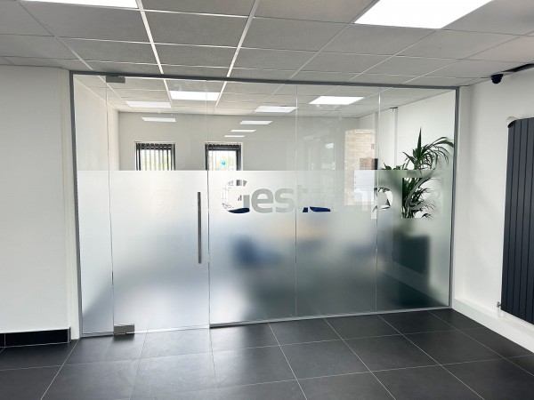 Interactive Projects & Design (Newton Aycliffe, County Durham): Frameless Glass Office Partition