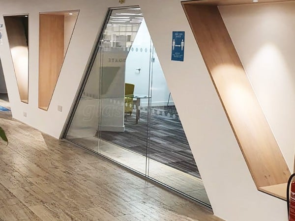 LS Studio London (Spitalfields, London): Raked Double Glazed Partition Using Acoustic Glass