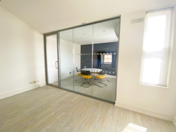 LS Studio London Ltd (Farringdon, London): Double Glazed Glass Office Dividing Screen