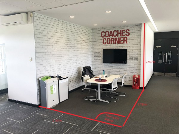 Liverpool Football Club (Liverpool, Merseyside): Frameless Glass Corner Office