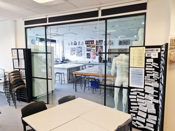 MTWarchitects (Harrow, London): Sliding Toughened Glass Double Doors With Black Metal Banding