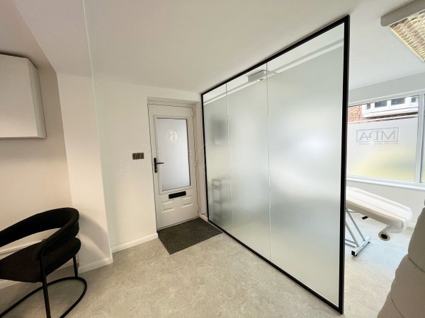 Single Glazed Frameless Glass Office Partitioning