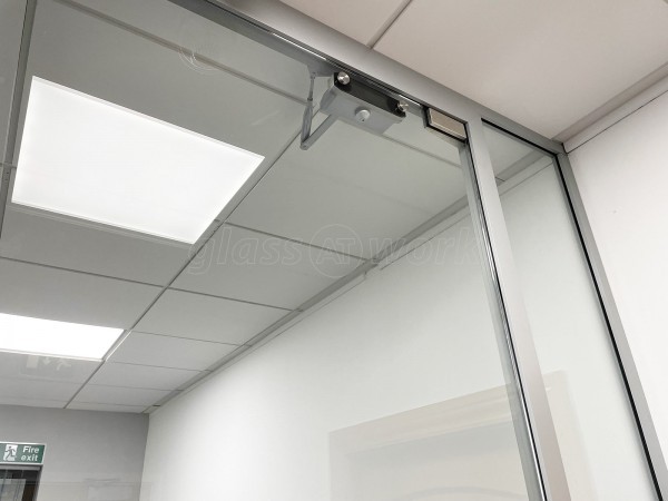 Monek (Lichfield, West Midlands): Toughened Glass Frameless Partition and Door