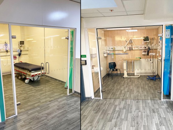 Doncaster Royal Infirmary (Doncaster, South Yorkshire): Frameless Glass Double Doors To Form Cubicles In The New A&E Wing