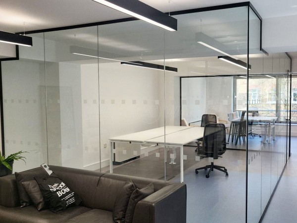 Ostro (Fitrovia, London): Three Sided Glass Meeting Room