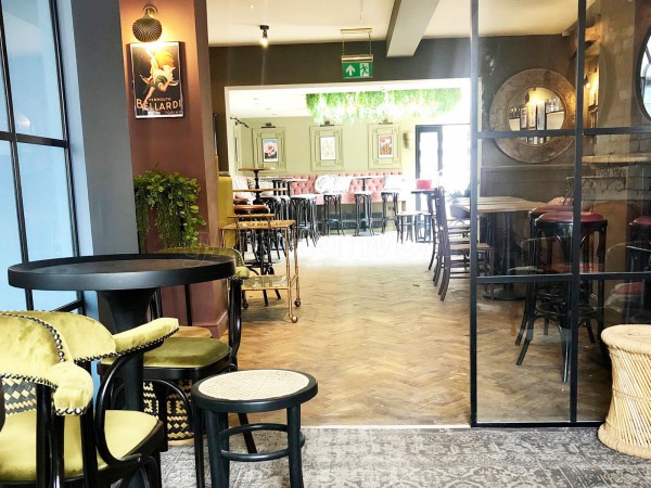 Phoenix Pub (Ilmington, Warwickshire): Open Ended Screens Built Using Our Black T-Bar Industrial-Style Partitioning System