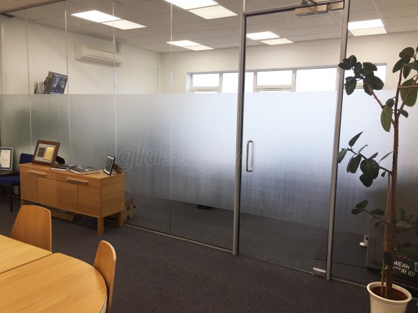 Pinewood Studios Group (Shepperton, Greater London): Modern Office Frameless Toughened Glass Partition