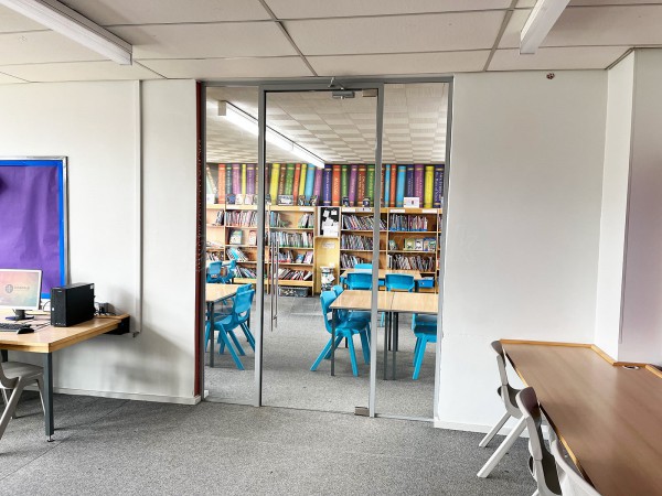 Risedale School (Catterick Garrison, North Yorkshire): Classroom Library Glass Partition Wall With Soundproofing