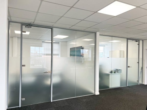 Single Glazed Frameless Glass Office Partitioning