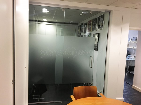 Reservoir / Reverb Music Ltd (Chiswick, London): Small Sliding Glass Door Partition