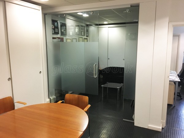 Reservoir / Reverb Music Ltd (Chiswick, London): Small Sliding Glass Door Partition