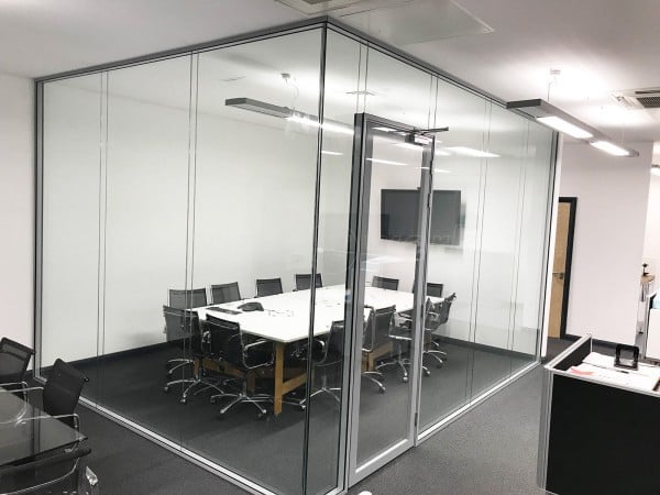 Small Back Room (Southwark, London): Frameless Double Glazed Corner Room With a Double Glazed Door