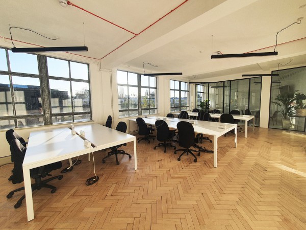 The Sandbox Workspace (Aldgate, London): Toughened Glass Office Pods