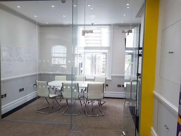 Search Seven (Hove, East Sussex): Stepped Glass Office Wall