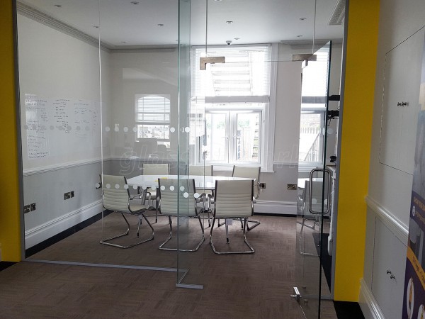 Search Seven (Hove, East Sussex): Stepped Glass Office Wall