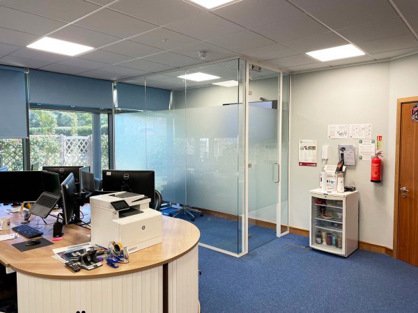 Solid Solutions Management (Fareham, Hampshire): Glass Corner Room Office Pod